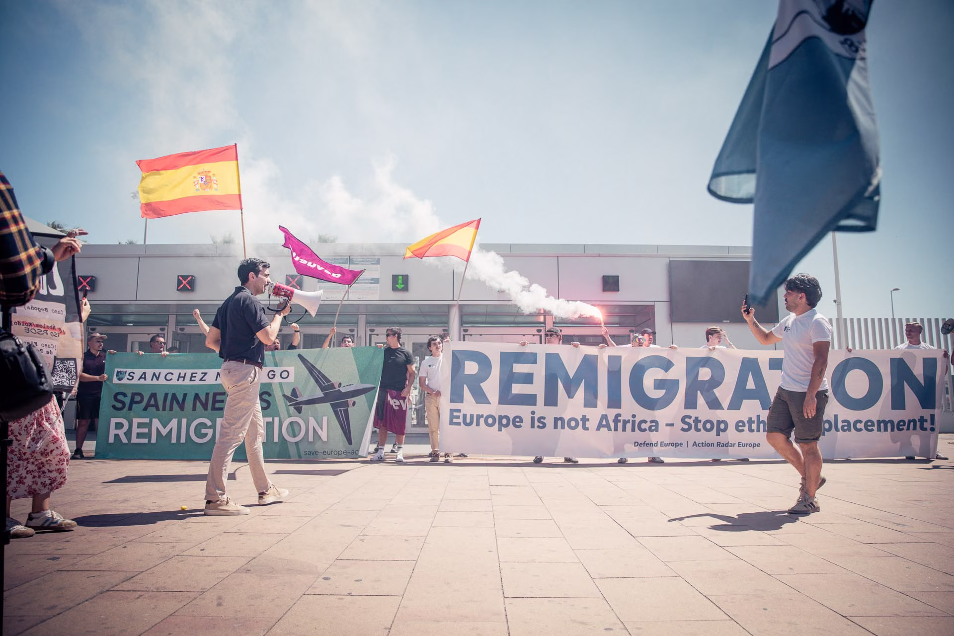 Aktivisten bei der symbolischen Grenzschließung in Algeciras.